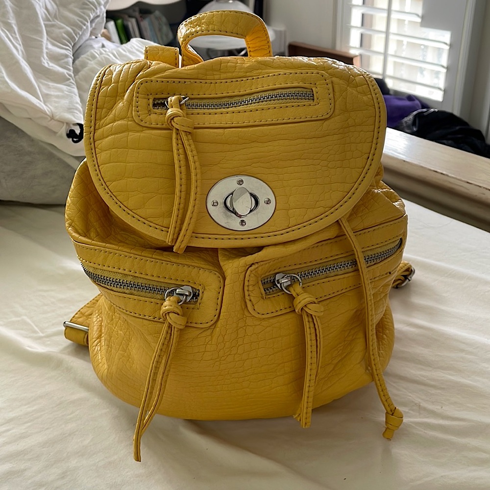 BUENO Luxury Leather Yellow Backpack